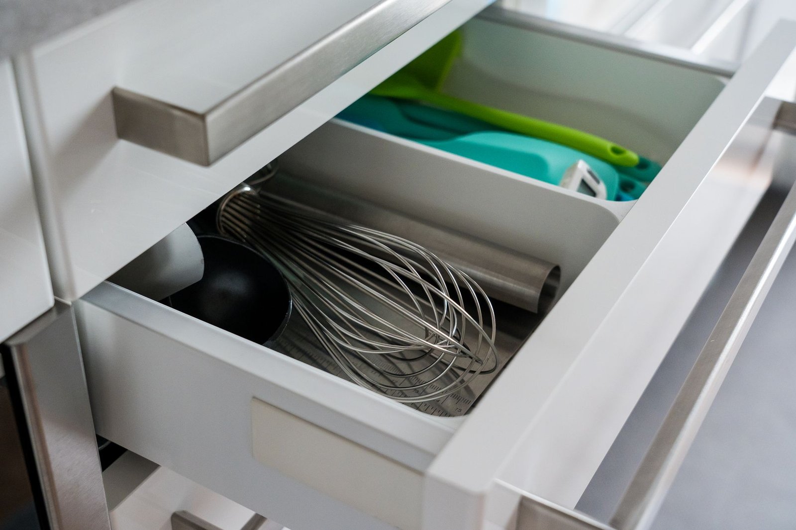 How to Choose a Kitchen Drawer Organizer You’ll Actually Use